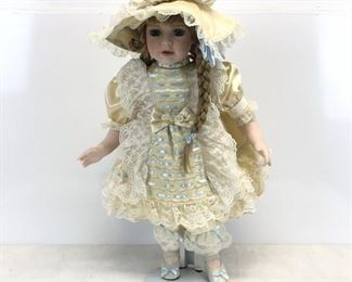 William Tung TUSS Porcelain Doll Series 1998 - No. 1235/2000