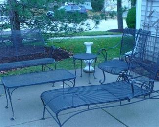 5 PC.METAL  PATIO SET WITH CUSHIONS              
       THINK SPRING