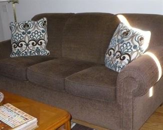 sofa and matching love seat   in  very nice condition 