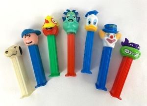 7 Vintage Pez Dispensers 1993