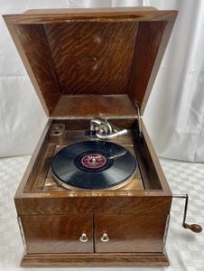 Antique Victor Motor Talking Machine Company Record Player