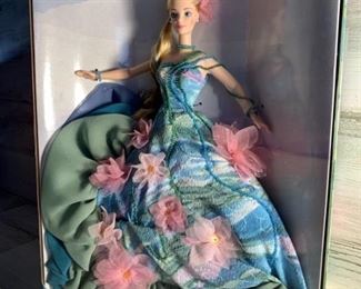 NIB Claude Monet Water Lily Limited Edition Barbie
Inspired by the paintings of Claude Monet,
This is the 1st in a series
