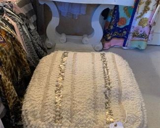 Fun pouf, cute side table