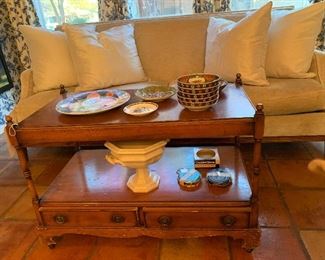 Sofa in amazing condition! Designer pillows