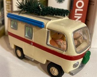 RV figurine with Christmas tree