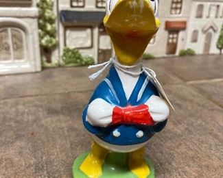 Donald Duck Disney figurine. Walt Disney Productions WD-29 figurines, made in Japan.