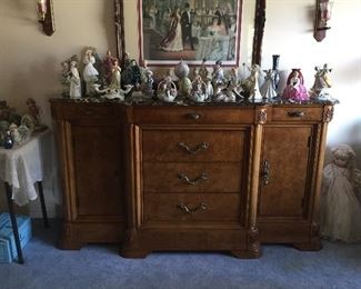 Gorgeous sideboard / chest. 