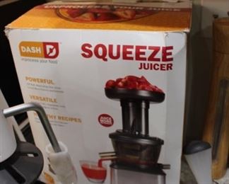 Dash Squeeze Juicer