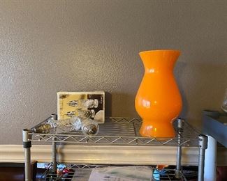 Vase & small shelf