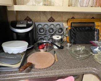 Miscellaneous kitchen items