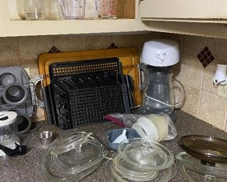 Miscellaneous kitchen items 