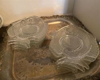 Silver tray with glass fish plates (8)