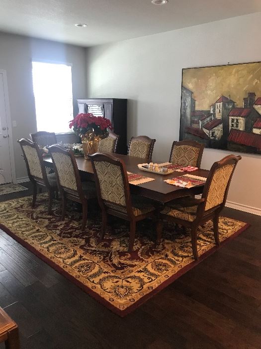 Beautiful Dining set with 10 chairs and 2 leaves 