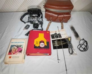 Minolta SRT 100 35mm Camera with Carrying Case and Kodak How To Photograph Books