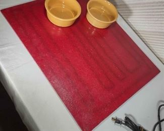 Pride Pet Mat Heated with Dog Bowls