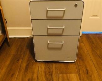Contemporary locking 3 drawer file cabinet
