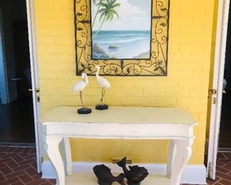 Console table
Fish and crane figurines
Metal frame ocean scene
