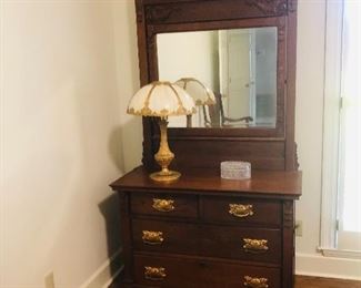Antique Victorian tiger oak dresser. Matches bed and wash stand