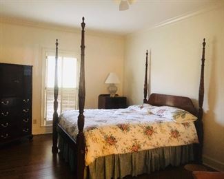 Mahogany 4 poster rice bed. Queen