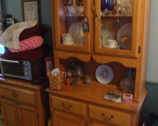 Solid oak china cabinet (2 parts)