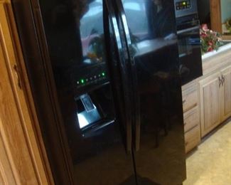 Kenmore black side by side refrigerator (delivery available)