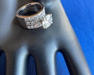 The ring has a clasping super fit shank.