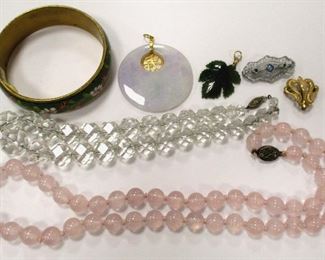 JEWELRY: ROSE QUARTZ NECKLACE WITH SILVER CLASP, CHINESE CLOISONNE BANGLE, DECO FILIGREE PIN, CHINESE STONE PENDANT AND WIRE STRUNG FACETED GLASS NECKLACE, WREATH PENDANT & POCKET WATCH PIN