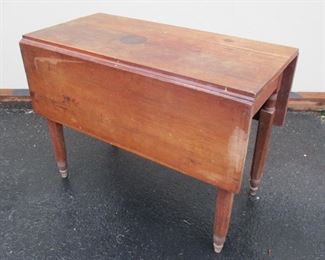 AMERICAN CHERRY WOOD DROP LEAF ANTIQUE TABLE
