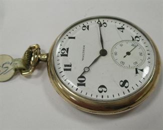 WALTHAM POCKET WATCH IN WADSWORTH CASE. SERIAL NUMBER 19653125. 1.75" DIAMETER. CONDITION: not running, set knob not working. Cracks on case. CA 1914, size 12s.