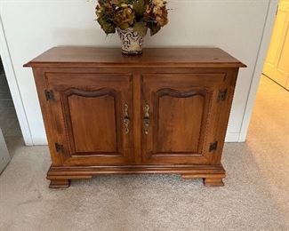 vintage 1950s hard maple small sideboard / cabinet