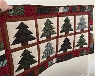 quilted Christmas tree wall hanging