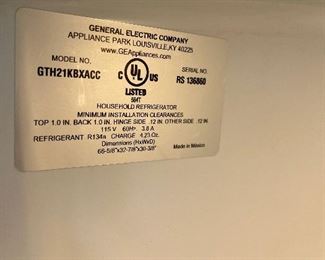 GE fridge / top freezer - good working condition