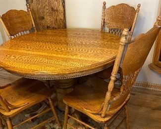 Dining set with large leaf and six chairs