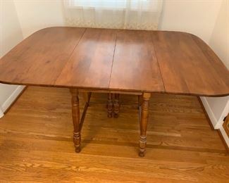Moosehead gateleg table without leaves