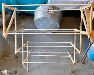COLLAPSABLE DRYING RACK
