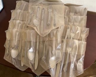 60pc Rogers Dream Rose Stainless Steel  Flatware Set		