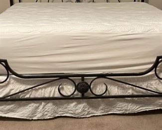 King Size Metal Frame Bed	Frame: 63 x 73 x 85	HxWxD

