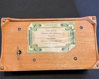 Thorens Vintage Burl Music Box Guillaume Tell Tyrolienne	3x8.15x4.5	HxWxD
