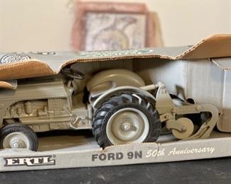 Ertl Ford 9N 50th Anniversary Special Edition Farm Toy Tractor 1/16th Scale Die Cast Model	Box: 4x11x4in	HxWxD
