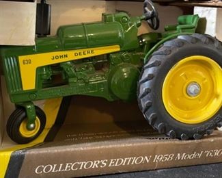 ERTL John Deere 1958 Model 630 LP Tractor Collector's Edition 1/16 NOS #5590	Box: 6x9x6in	HxWxD
