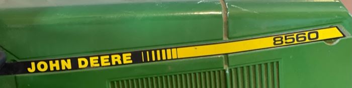 Vintage ERTL John Deere 8560 4-Wheel Drive Tractor 1/16 Scale (Used) Die Cast Model 5595	10x9x15in	HxWxD
