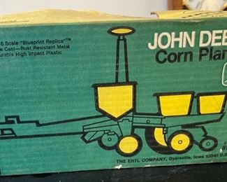 Ertl JOHN DEERE CORN PLANTER Farm Toy #595 1/16 Scale Die Cast	Box: 7x11x11in	HxWxD
