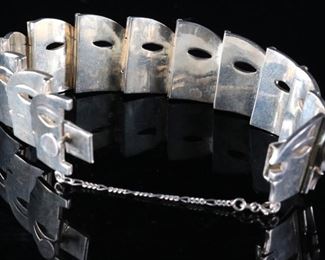 Mexican Modernist Sterling Silver Vintage Face Bracelet Hinged Link Profile 925 Taxco 	Size: 7.25in  27mm W	
