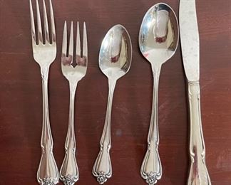 30pc Rogers Oneida Arbor Rose-True Rose  Stainless Steel Flatware Set		
