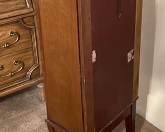 6 Drawer Jewelry Cabinet	40 x 16 x 11	HxWxD
