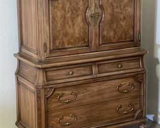 Thomasville Burl Veneer Vintage Gentleman's dresser	59 x 42 x 20	HxWxD
