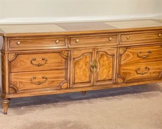 Thomasville Travertine Top 9-Drawer Triple Dresser	32 x 76 x 20	HxWxD
