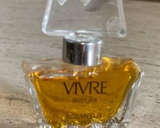 Vivre Perfume Mini Bottle	3in H	
