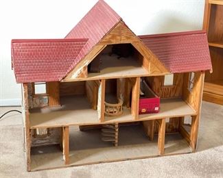 Hand Made Doll House	31 x 39 x 17	HxWxD
