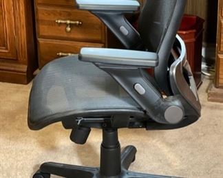 Bayside Furnishings Office Chair	40 x 24.5 x 23	HxWxD
